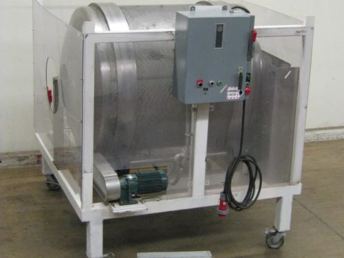 旋转平底锅的照片