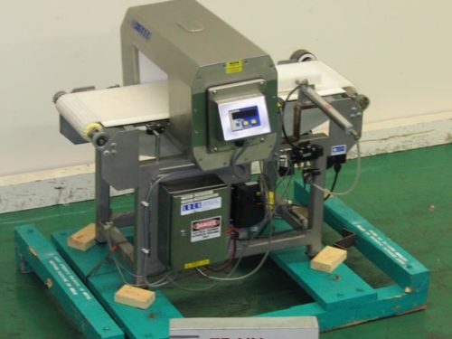 锁检验系统的照片金属探测器输送机30