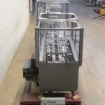 Adco Cartoner Semi horizon的缩略图。胶水(Semi) 15D Adco半自动水平卷盒机，速度可达每分钟120箱。