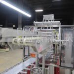 Adco Cartoner Semi horizon的缩略图。胶水(Semi) 15DOT-80 Adco半自动水平卷盒机，速度可达每分钟120箱。